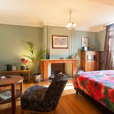 Door 10 Bed & Breakfast 3*